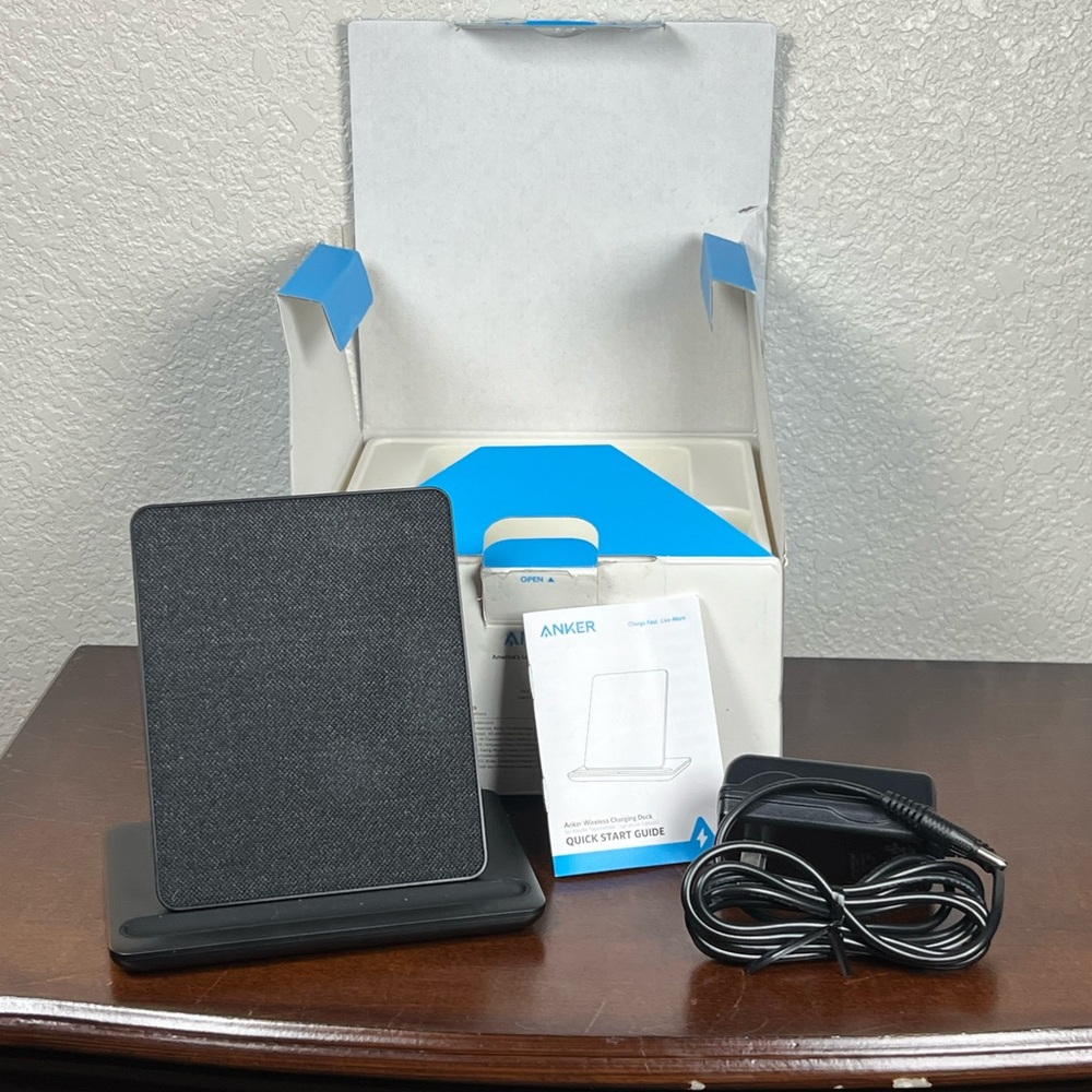 Anker Black Wireless Charging Stand for Kindle Paperwhite